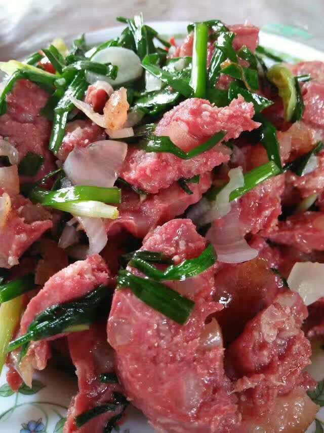 傣族叶子酸肉云南临沧耿马傣家美食孟定特产腌酸肉凉拌小吃酸肉 叶子