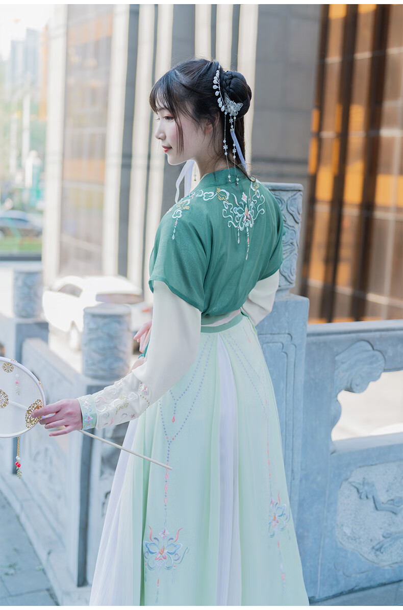 姽婳如梦霓裳汉服女襦裙半臂对襟齐腰原创刺绣花秋冬交嵛裙红白渐变下