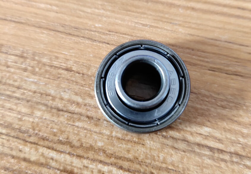 轮椅前轮轴承608 轮椅前轮配件 轮椅前轮滚子轴承 608zz平面【图片