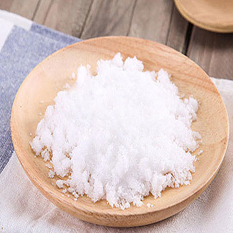 白糖和白砂糖的区别 颗粒大小: 绵白糖颜色洁白,粒细很细微,看起来像