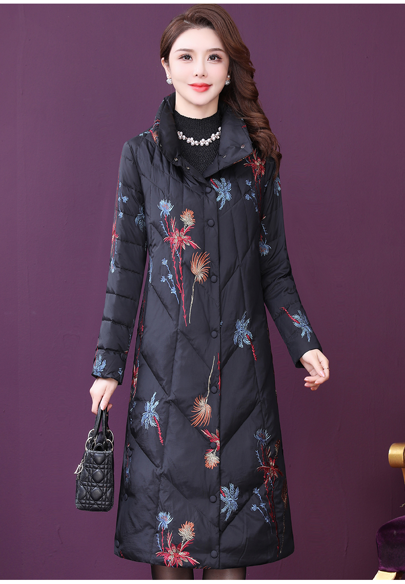 王小鸭羽绒服加厚时尚冬装女2021年新款保暖设计感刺绣白鹅绒外套黑色