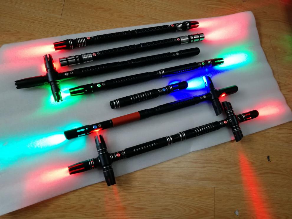 燕青光剑燕青黑莲星球大战变色激光剑可拆金属发声光玩具礼物道具