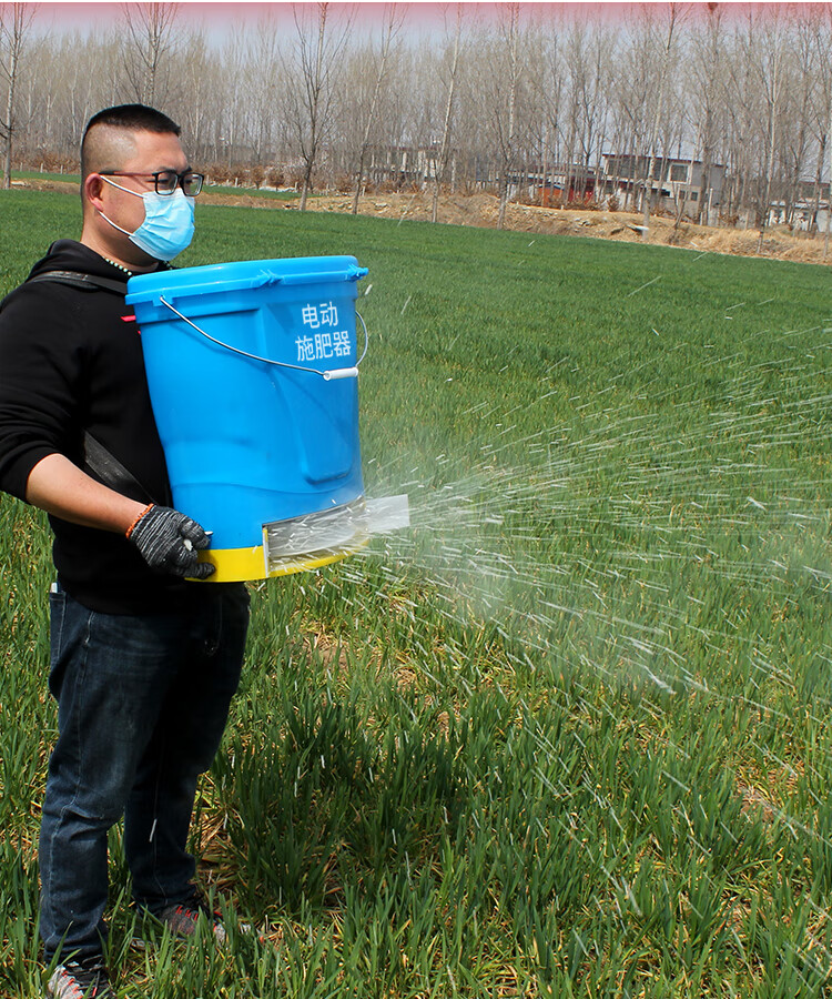 农用电动施肥器多功能化肥撒肥机背负式鱼塘投饵机水稻小麦播种机 前