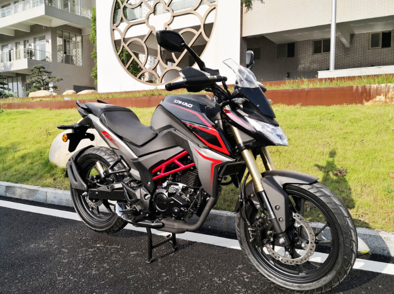 暴风眼250摩托车整车可以上牌国4电喷油冷cbs机车跑车街车红色