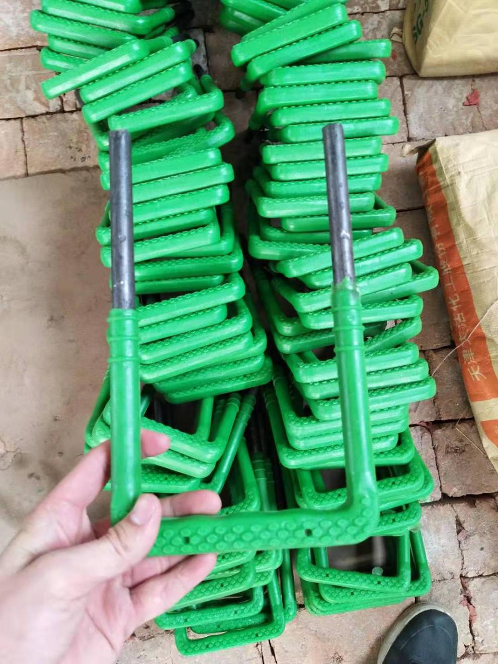 塑钢爬梯踏步检查井爬梯市政下水道污水窑井爬梯弯头预埋包塑爬梯