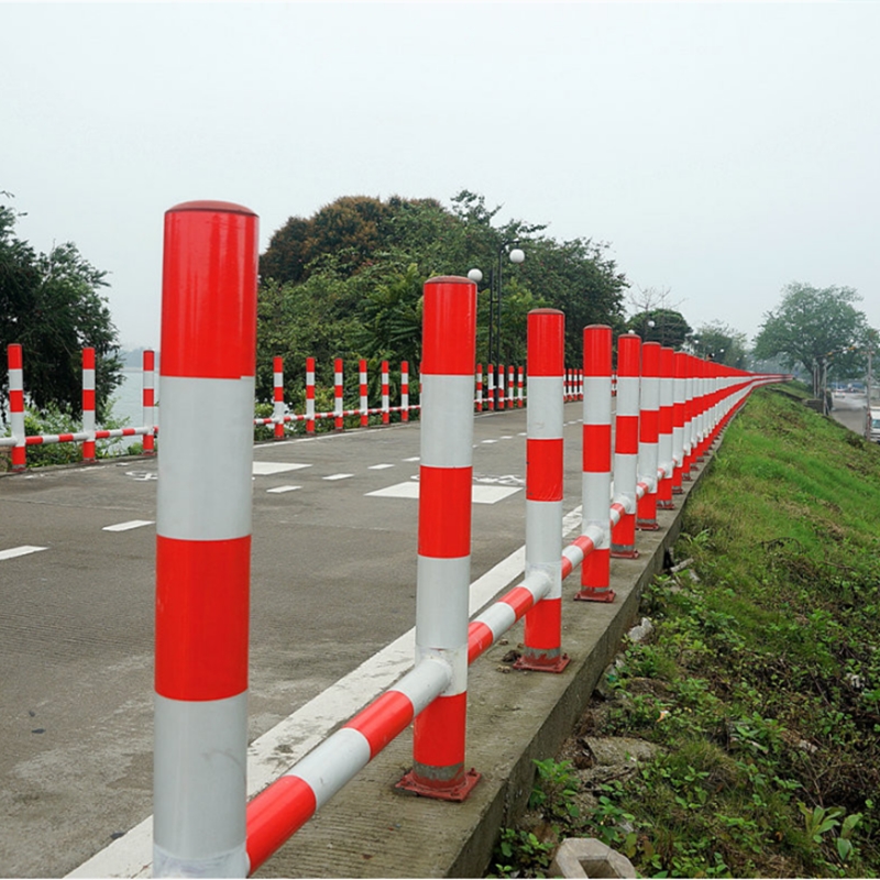欧汉钢管警示柱反光柱红白道口桩黄黑镀锌钢管立柱防撞柱隔离柱预埋柱