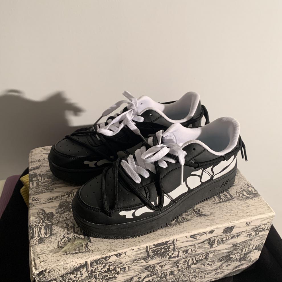 南衣库nyk 新款拼接x光片骨头印花黑白经典版型百搭小白鞋运动鞋 白色