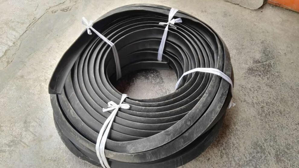 圆形基础倒角线条橡胶倒角条实心软质倒角变电站倒角条黑色2020mm3mm