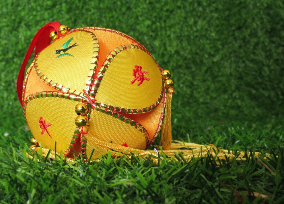 8cm广西绣球特色纯手工民族艺品七夕节爱情信物壮锦铜鼓扎苗蜡染 8cm