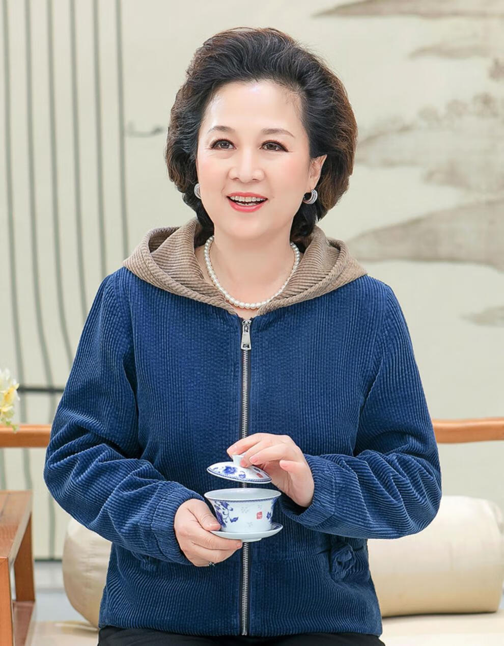 妈妈春装新款纯棉灯芯绒连帽外套50岁中老年女装春秋夹克奶奶上衣