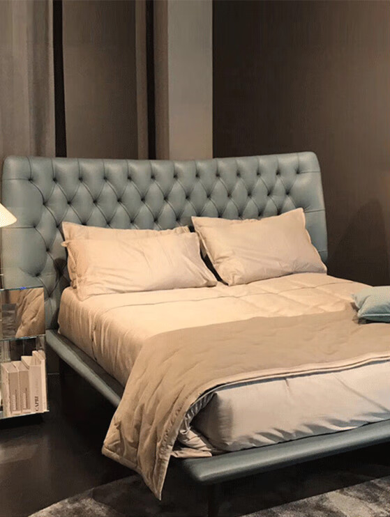 2021年新款床轻奢现代不占空间的床双人主卧家用床结婚床简约时尚床