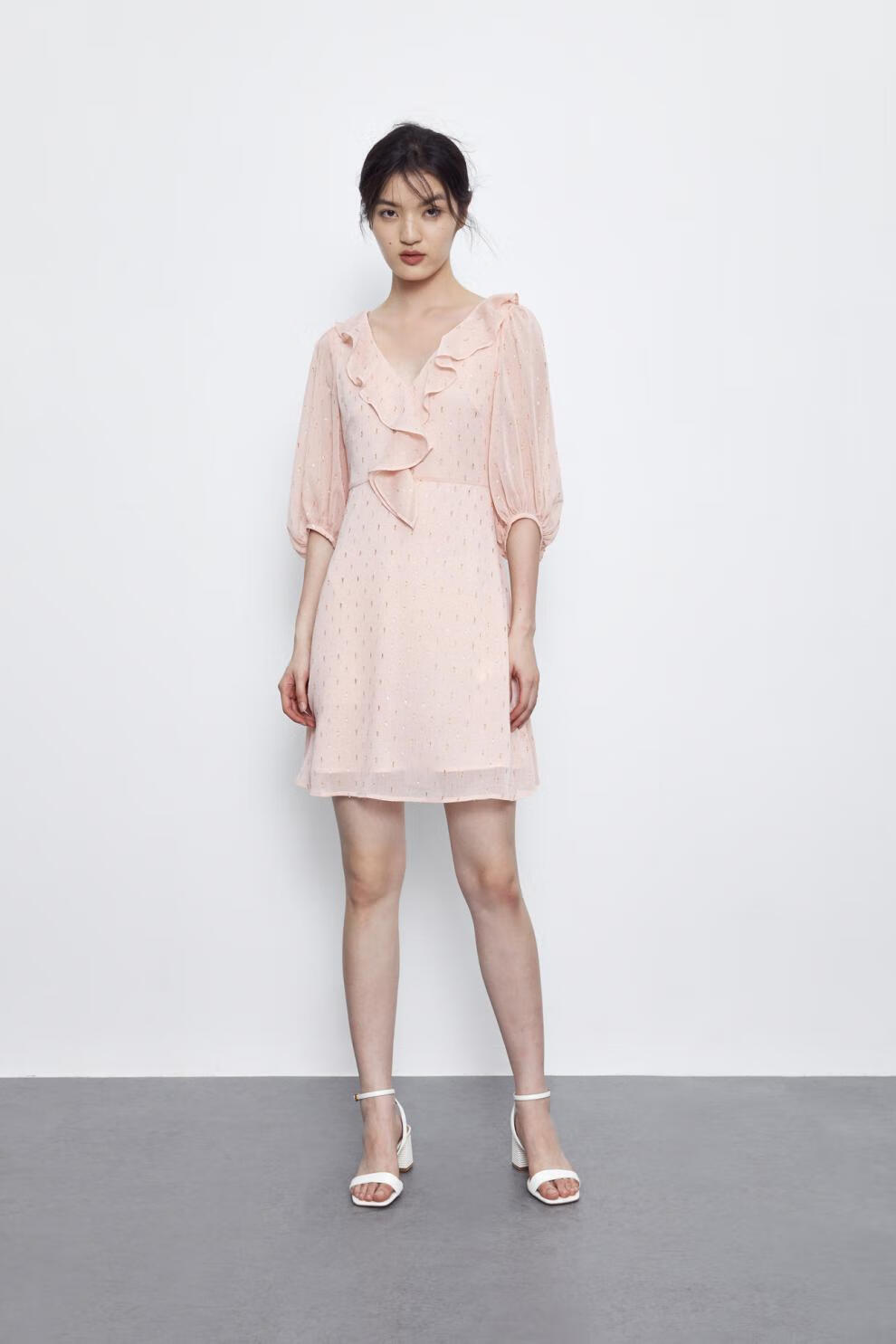 ur春夏女装宽松荷叶边a型连衣裙we19r7as2000 本白 m