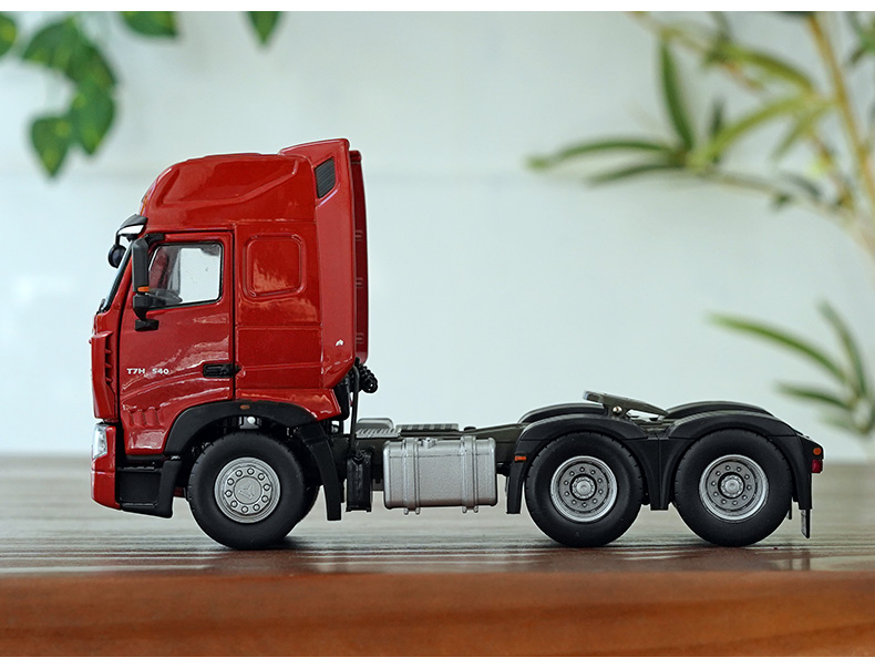 原厂1:36重汽豪沃t7h运输卡车半挂拖头合金仿真汽车模型收藏摆件 1:36