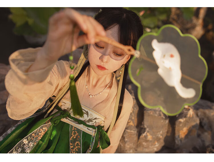 均欣【宫墙柳】古装汉服女学生秋冬原创成人演出服中国风齐腰齐胸襦裙