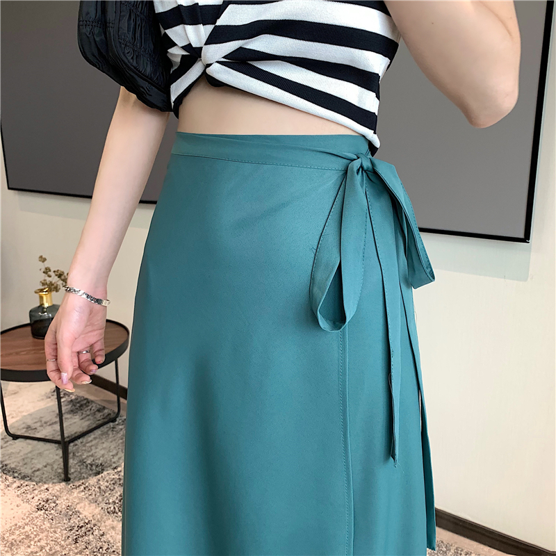 黄色 均码【穿法】:先把裙子展开放在臀围后面,两手拉着两边的带子