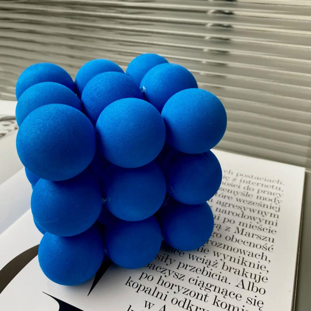 甄萌 成品摆件克莱因小红书ins风克莱因蓝海绵球装饰泡沫球eva球室内