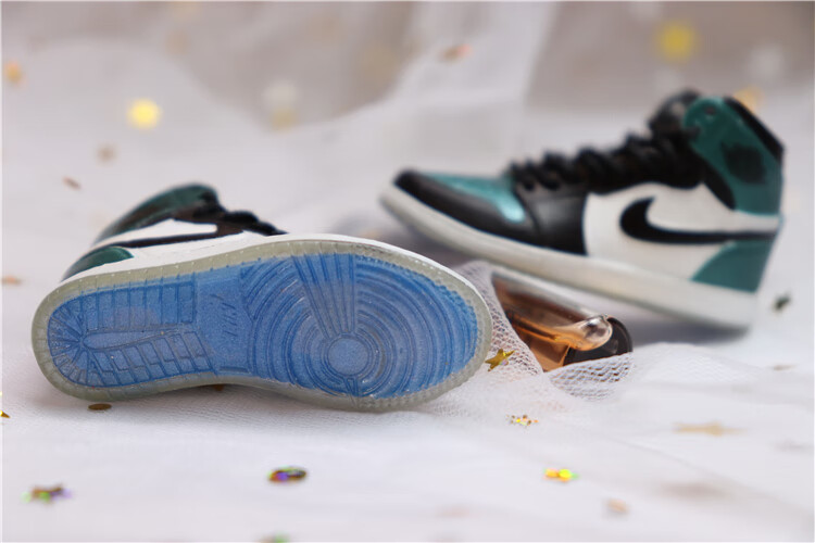 aj球鞋模型 小aj1篮球鞋子模型挂件汽车载3d摆件创意生日礼物蛋糕装饰