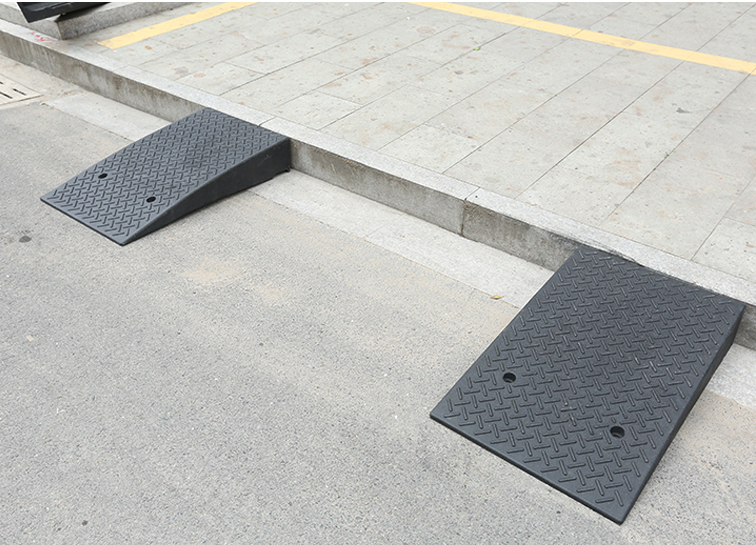橡胶无障碍坡道汽车台阶垫橡胶斜坡垫马路牙子上坡爬坡橡塑路沿坡门槛