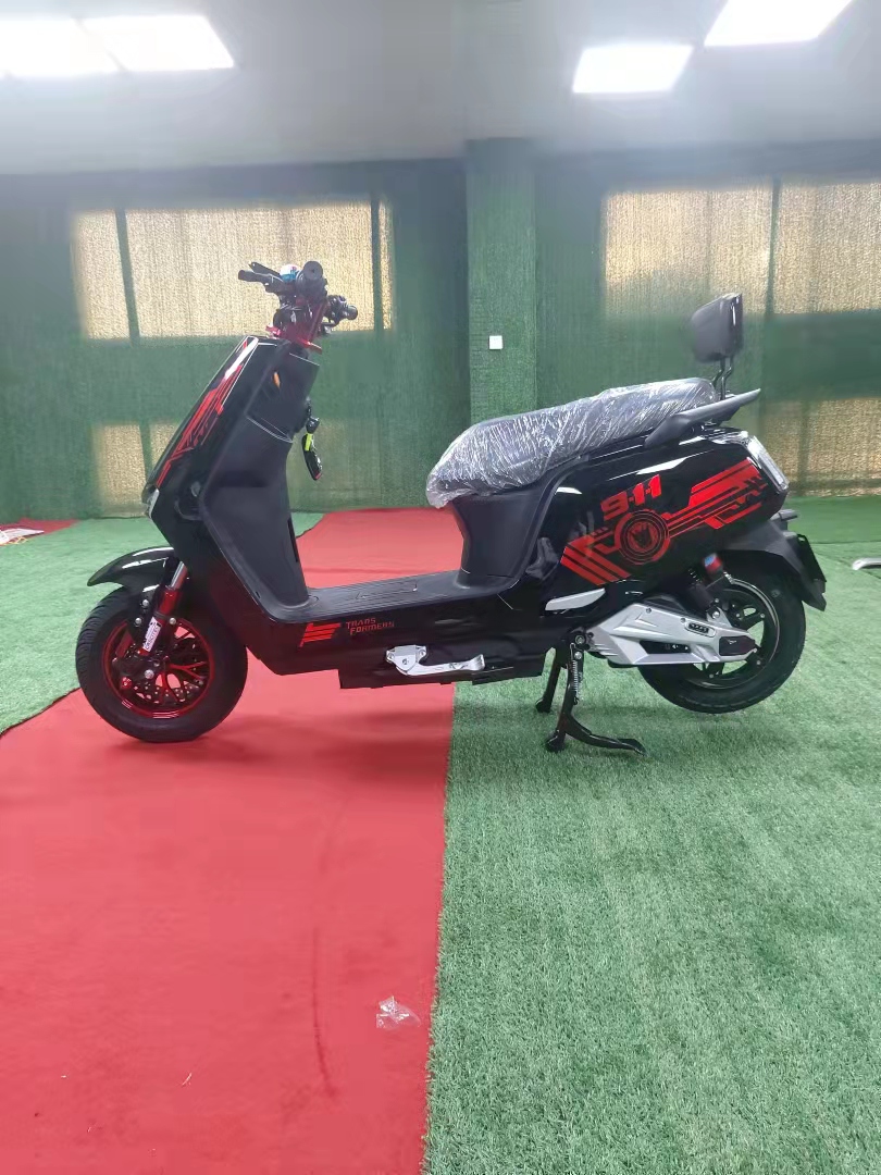 新款9代电动车72v成人爬坡踏板式电动摩托车大金牛长跑外卖n9电摩 版