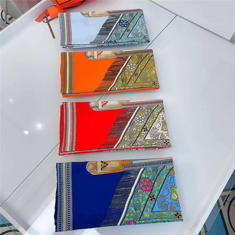 夏季薄款法国高端手工卷边斜纹绸丝绸90cm丝巾大方巾装饰印花披肩 宝