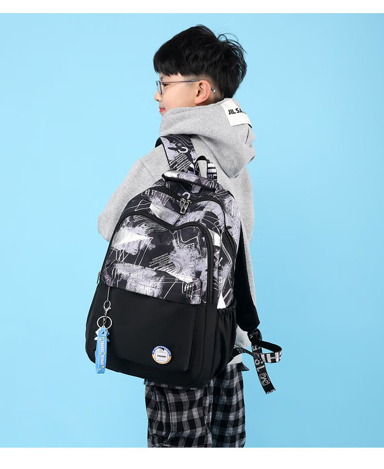 书包小学生男新款防水耐脏高颜值三年级四五六大容量帅气轻便背包烫金