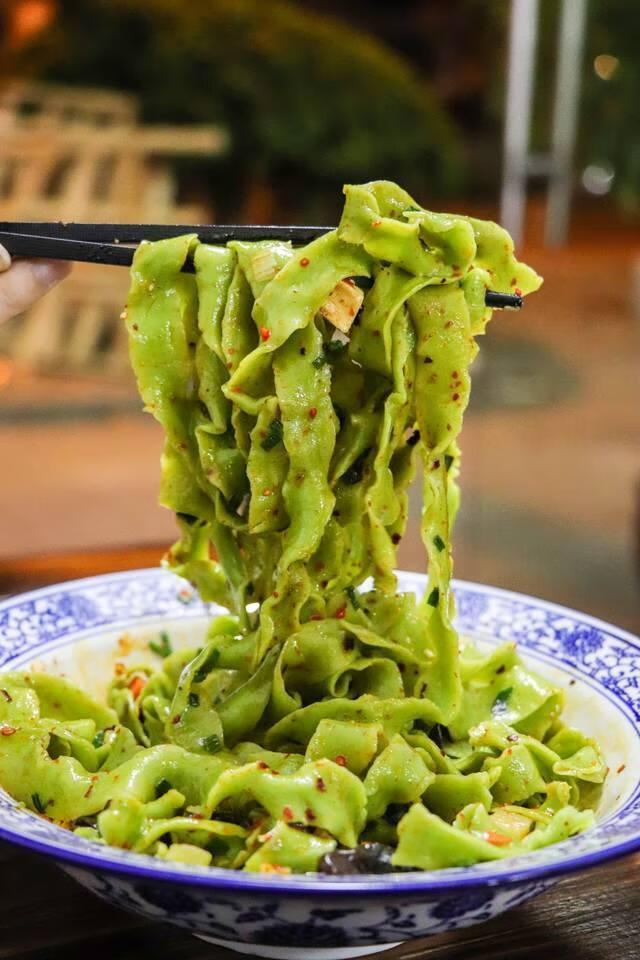 菠菜面宽面陕西菠菜蔬菜面商用营养果蔬面刀削面韭菜叶面3斤装 菠菜面