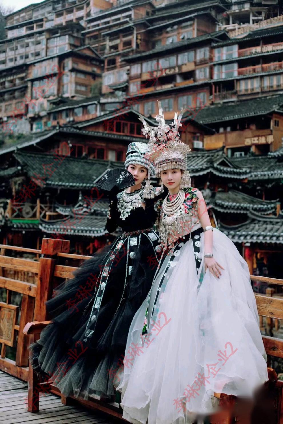 苗族服装女贵州成人女结婚土家族壮族舞蹈服比赛演出服饰套装苗寨疆绣