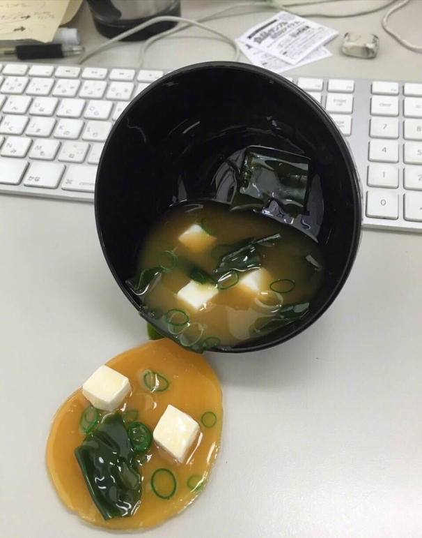 抖音整人玩具恶搞整人神器打翻的奶茶手机支架吓人玩具整蛊神孩子