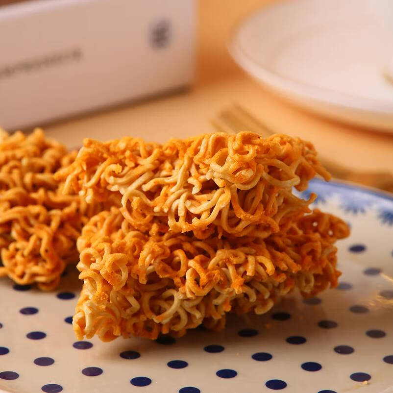 杨果铺脆脆面咸鸭蛋黄香脆面干吃面干脆面零食整箱装方便面烧 蛋黄脆