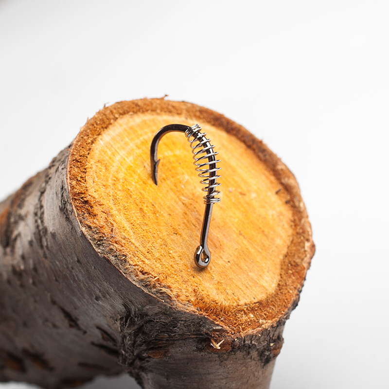 带弹簧鱼钩炫彩鬼牙伊势尼钩台钓手竿鲢鳙鱼钩雾化钓组弹簧爆炸钩diy