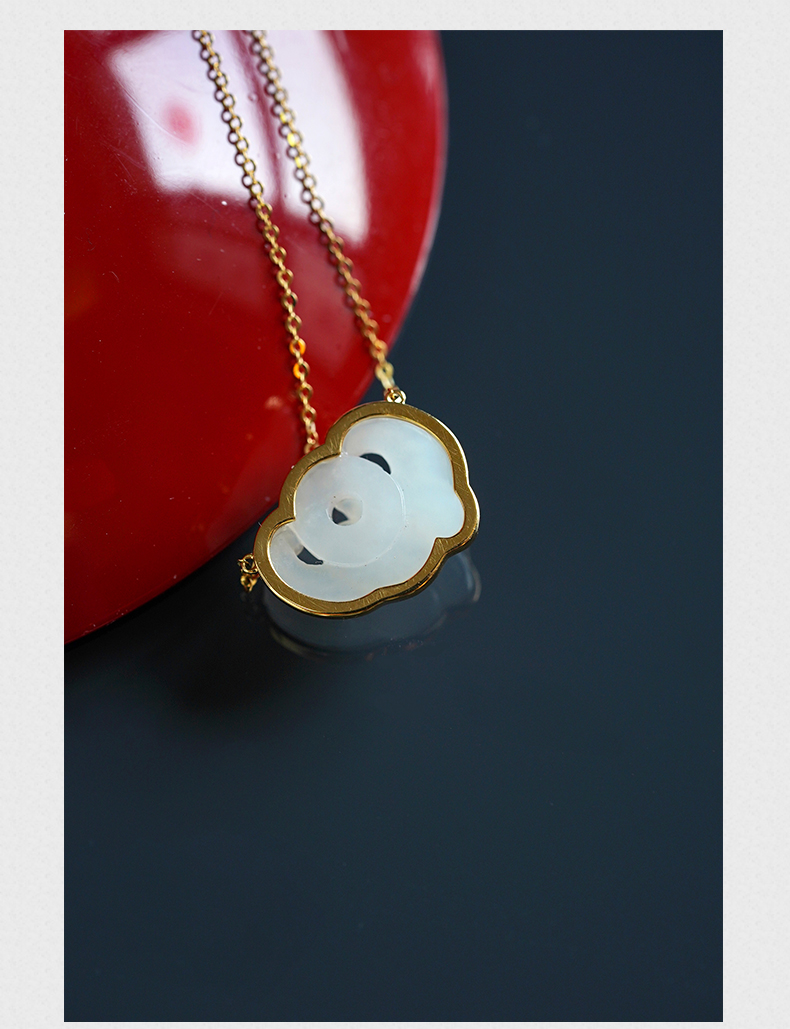 轩野和田玉吊坠新疆籽料18k金镶嵌白玉蝙蝠挂件女