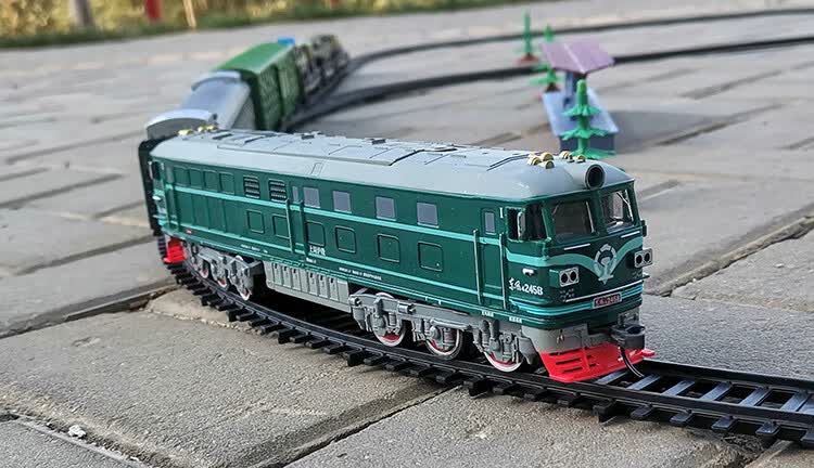 【保价双11】初石 奋发仿真电动轨道高铁东风模型儿童绿皮火车玩具