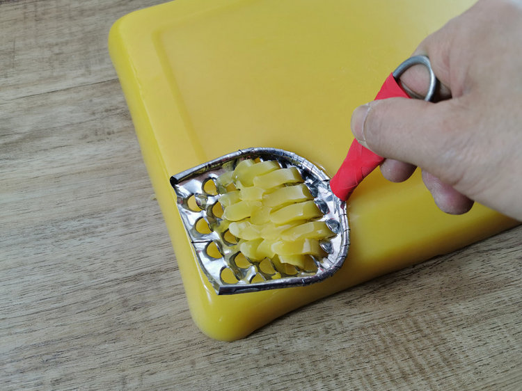 凉粉刮子刮刮丝器商用专用刮刀家用刀旋子刮神器 凉粉刮子细孔【方框