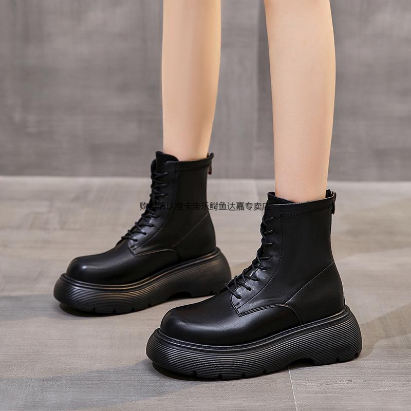 35品牌: 卡帝乐鳄鱼(cartelo) 商品名称:卡帝乐鳄鱼(cartelo)马丁靴女
