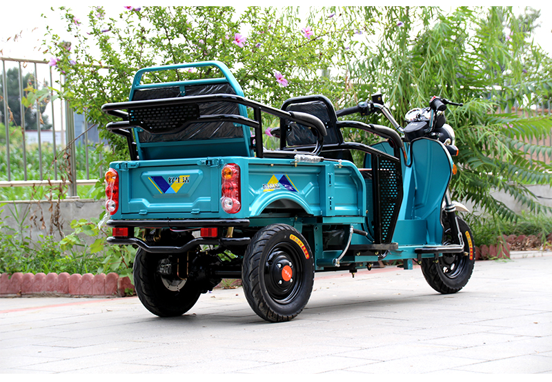 全封闭三轮燃油摩托车残疾人汽油助残车老年人代步载客三轮摩托车宗申