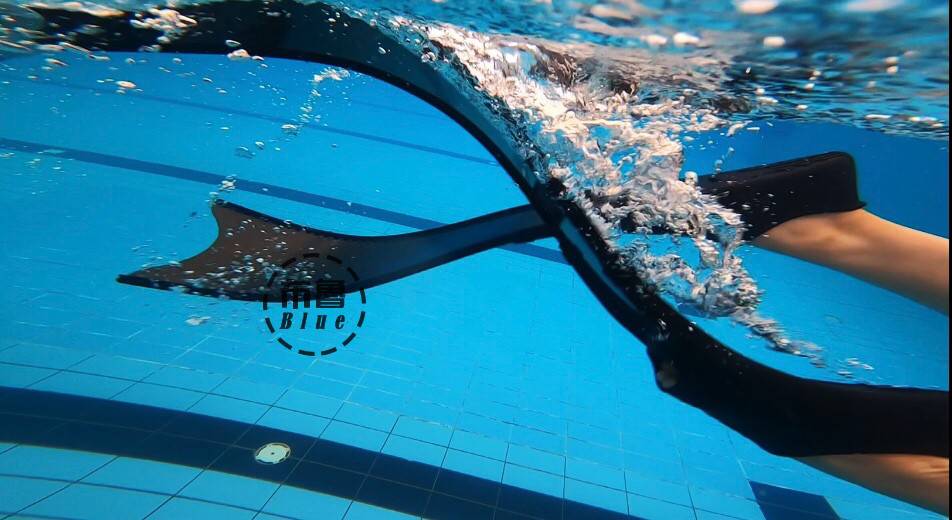 自由潜碳纤维脚蹼leaderfins脚蹼双蹼长蛙鞋c4水肺渔猎mantra定制m832