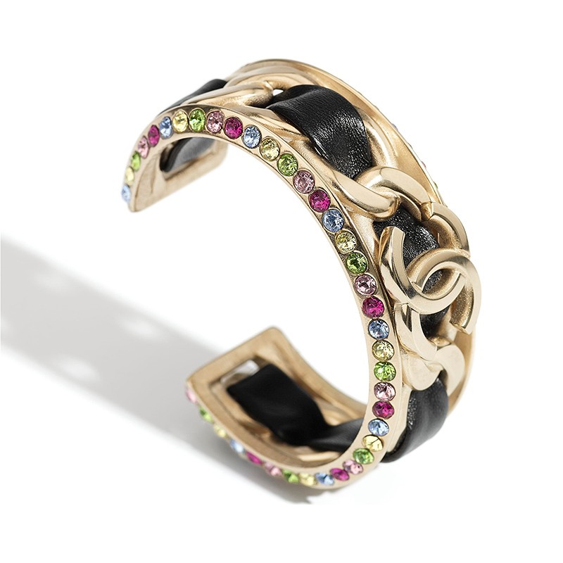 chanel香奈儿女士宽手镯 经典双c标志手环羊皮金色金属镶嵌多色水钻