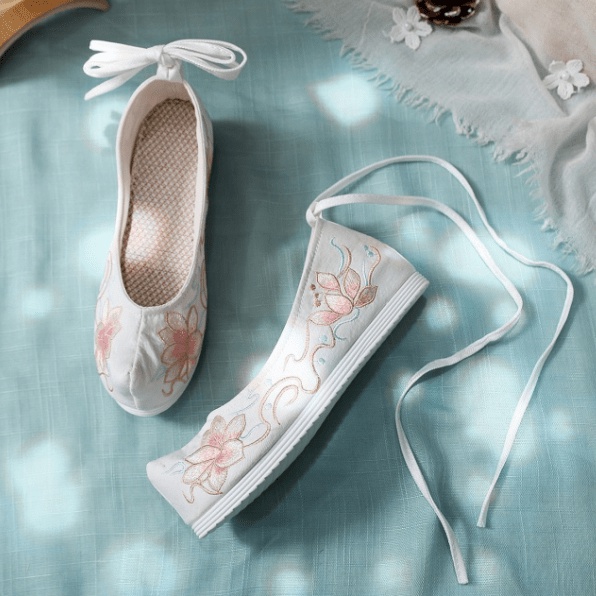 汉服鞋春夏新款汉服鞋子女古装女老北京布鞋女民族风翘头古风绣花鞋