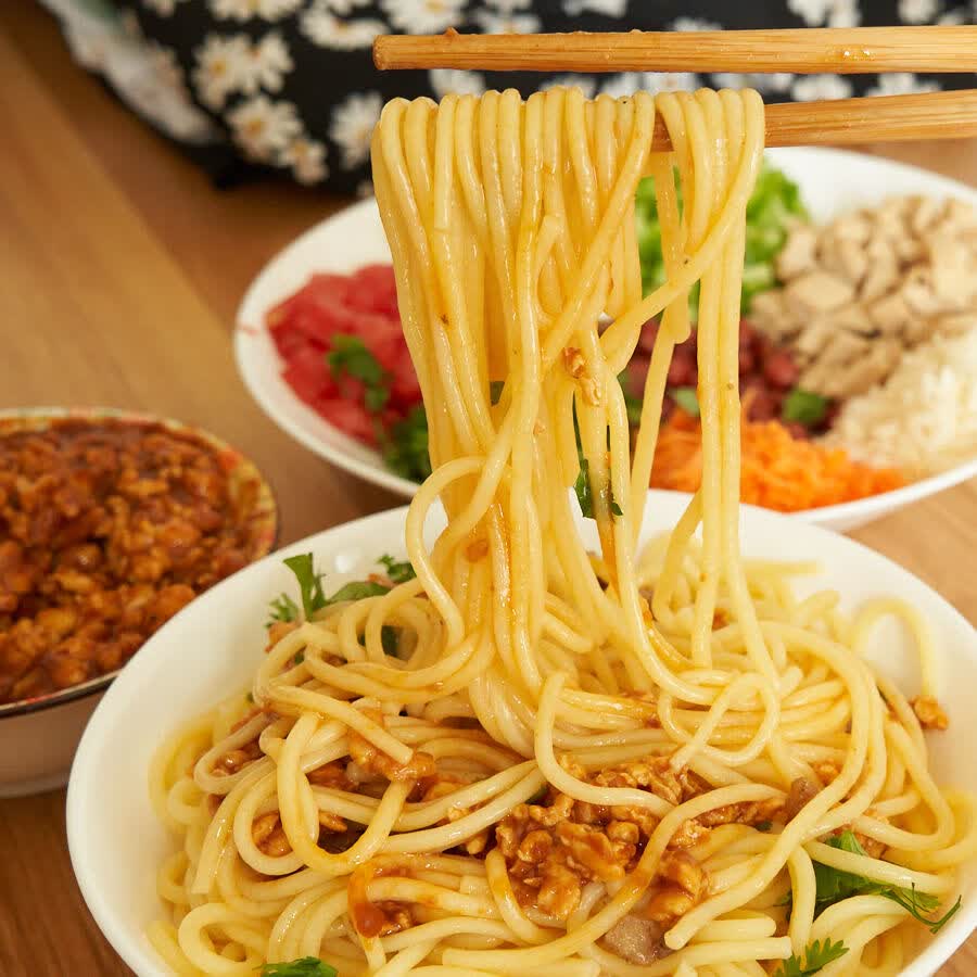 东北玉米面条代餐低脂玉米挂面粗粮面条大碴条玉米食品批发玉米面条