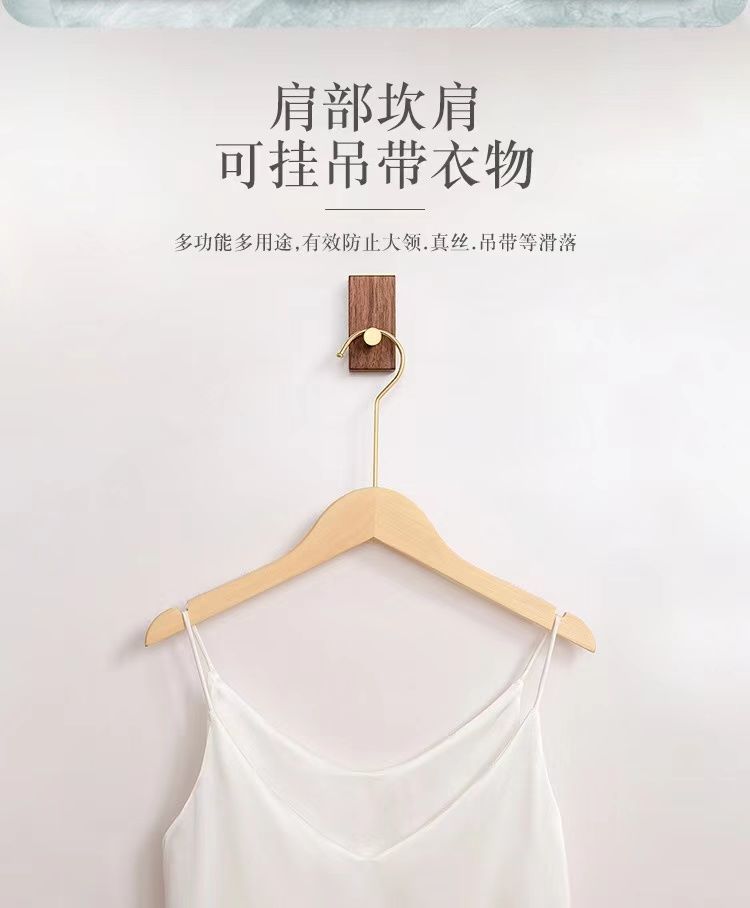 胸前带小衣架logo女装图片