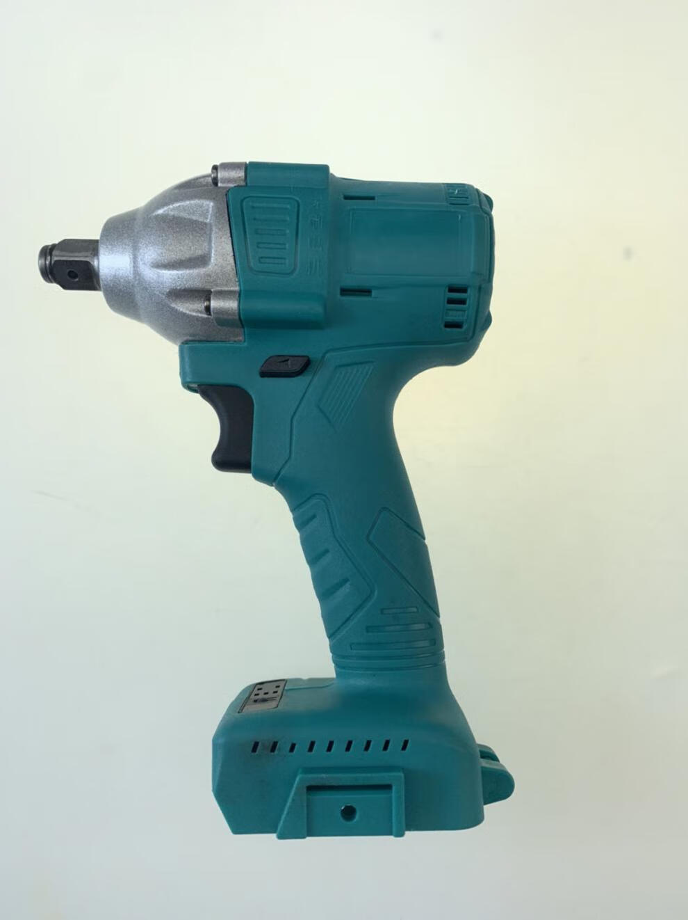 通用款2106无刷电动充电锂电扳手裸机身头大扭力配件架子木工大艺款