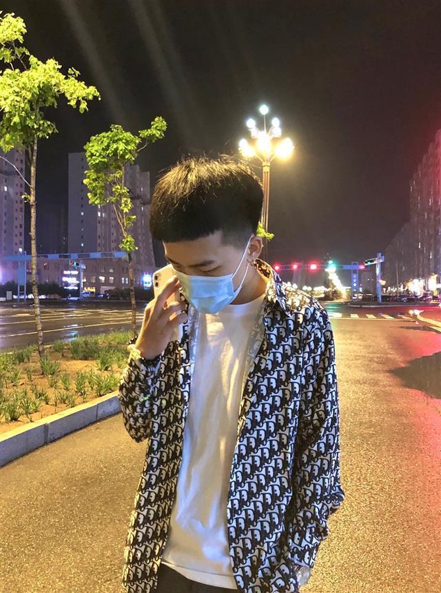 青足卫精神小伙外套男夏季潮流白色衬衫男社会人快手红人同款上衣服d