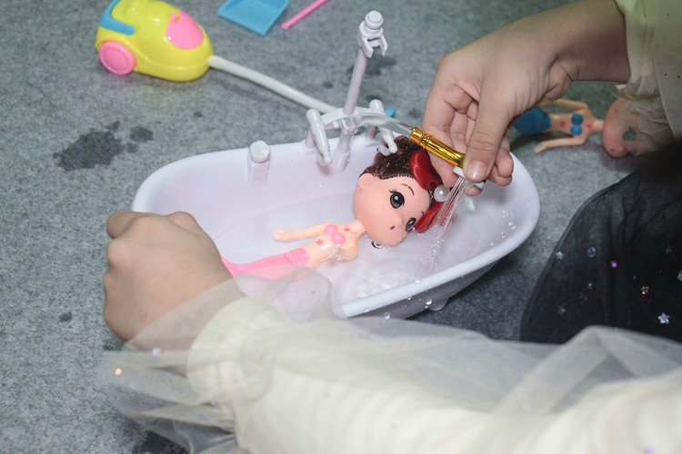 浴室戏水过家家玩具美人鱼娃娃电动喷水浴缸宝宝洗澡女孩芭比配件