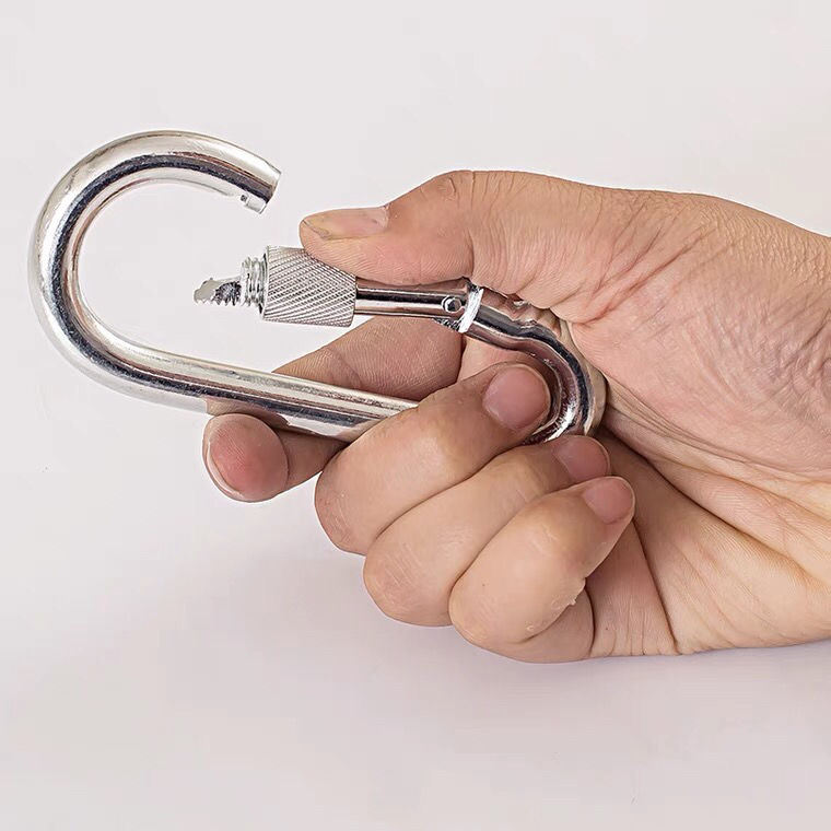 康烾镀锌安全扣保险扣卡扣弹簧扣登山扣拴牛锁扣挂钩狗链扣吊环铁环扣