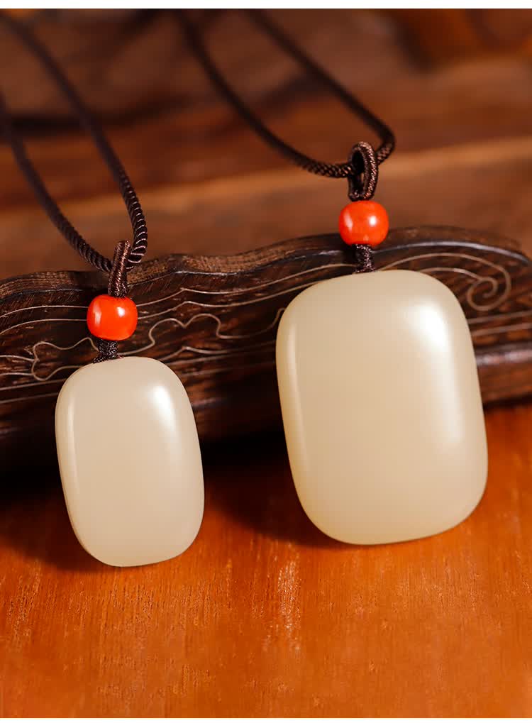 伊人意 肤如凝脂 和田玉藕粉平安无事牌吊坠 羊脂级浓藕粉面包牌野牛