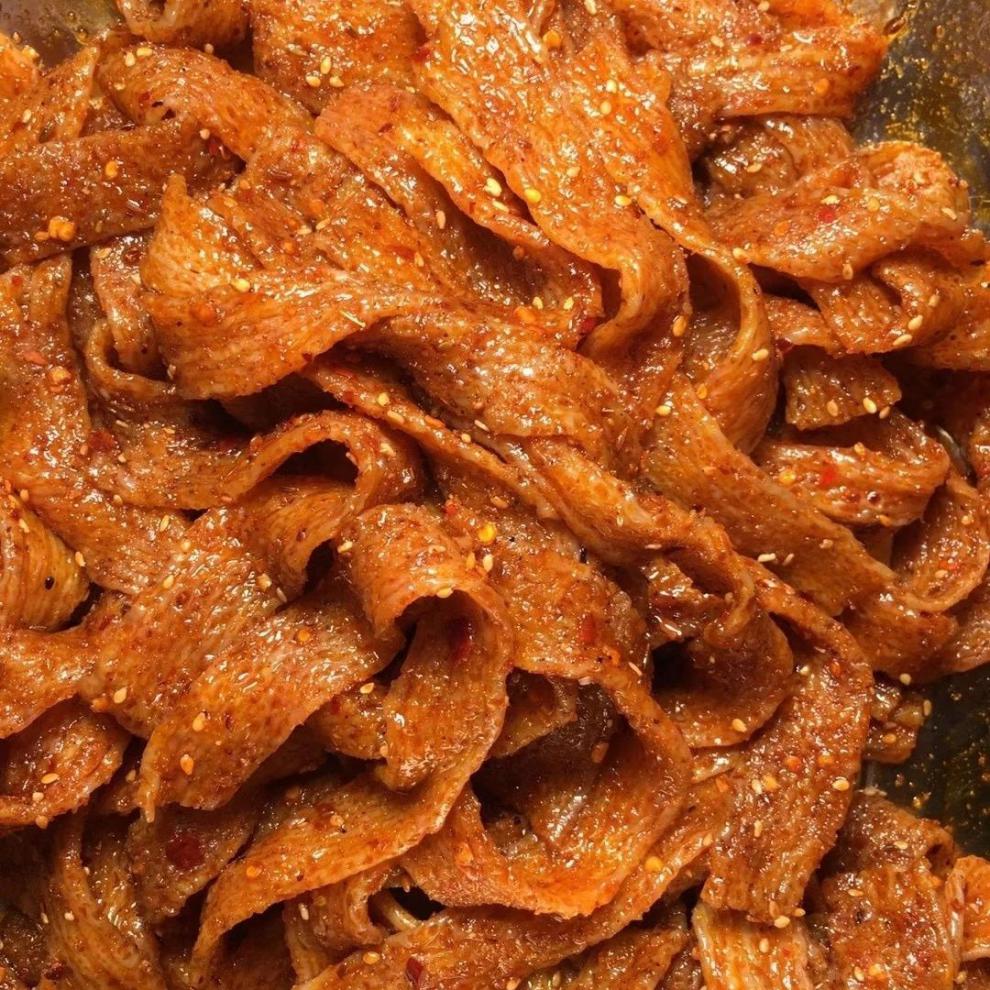 陕西手工辣条现做现发手工无添加小孩宝妈都可以吃的辣条批发好吃 蒜