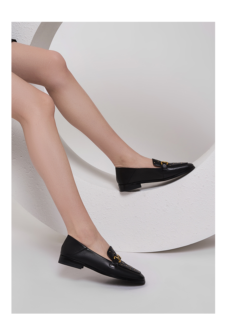 奥康女鞋2021春季新款英伦风真羊皮平底马衔扣菱格纹乐福单鞋黑色