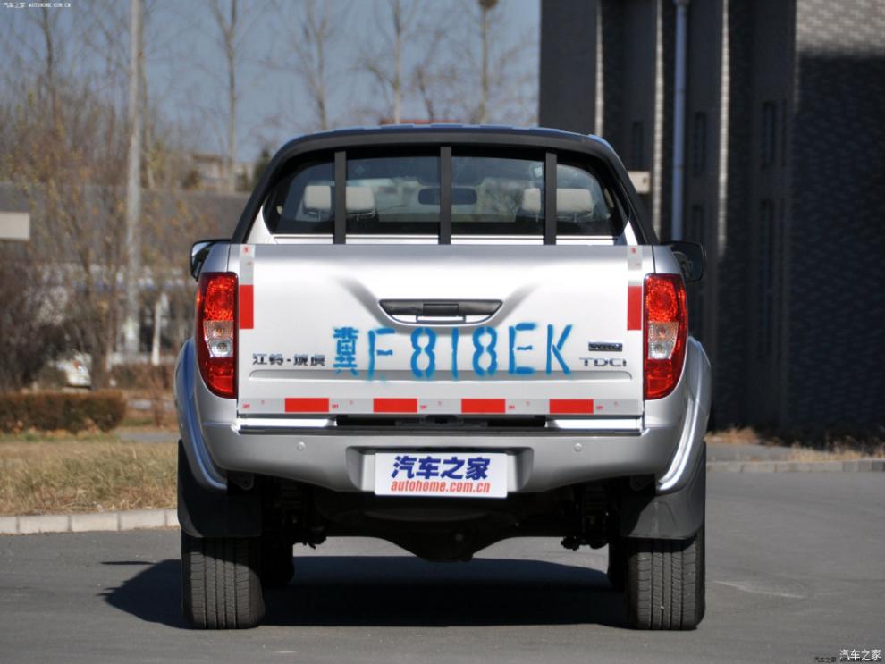 适用于江铃域虎后保险杠域虎3域虎5皮卡后杠壳防撞杠后护杠带踏皮专车