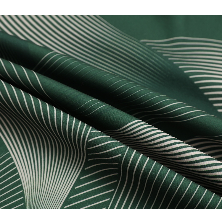 恩裳cover夏2022新品品质感针织棉面料翻折垫肩设计舒适印花t恤女