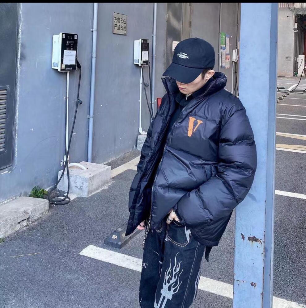 王一博同款vlone后背刺绣梵文大v字母蓬松棉服夹克外套男女高街保暖
